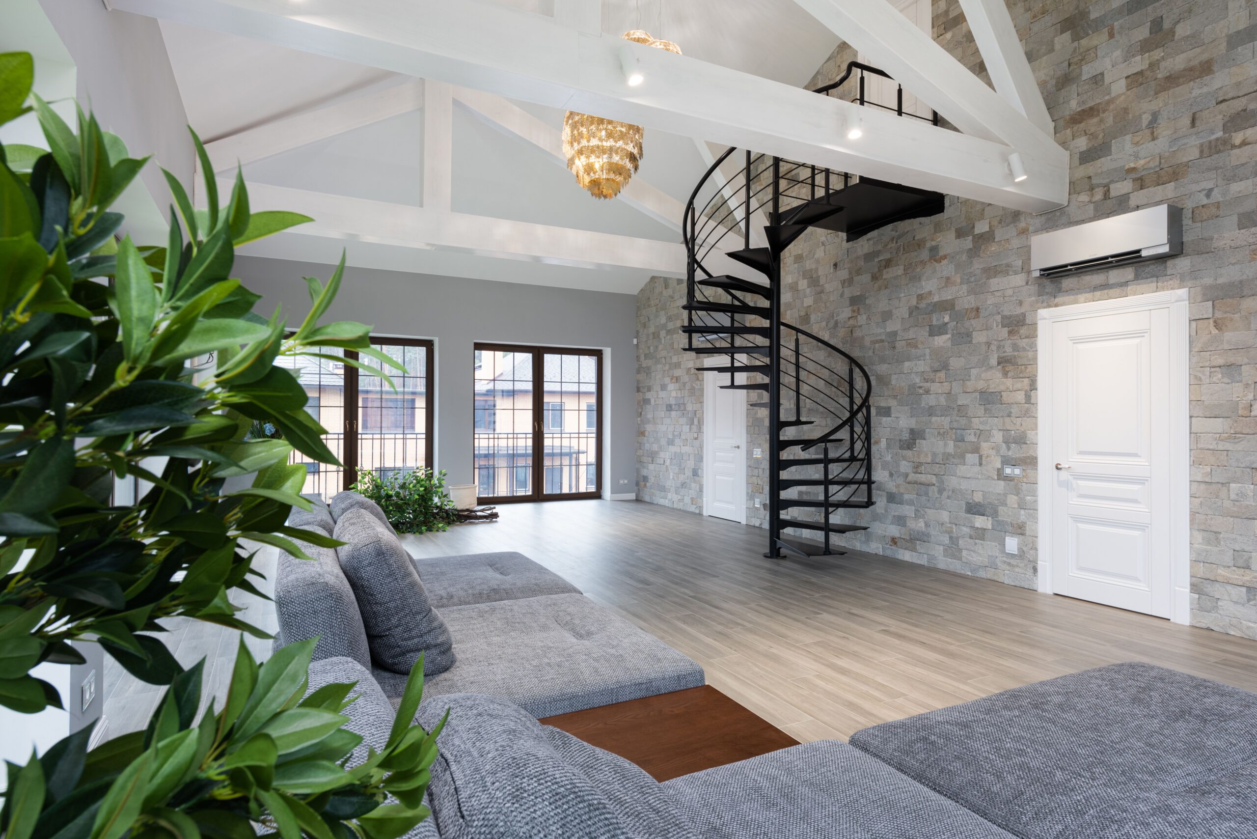 How to Choose Between a High Wall, Floor Console and Ceiling Cassette Heat Pump